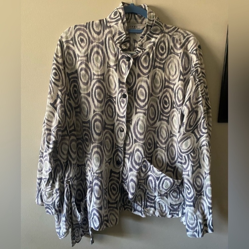 ITEMZ Chris Baumgartner Asymmetrical Circular Geometric Button down Blouse